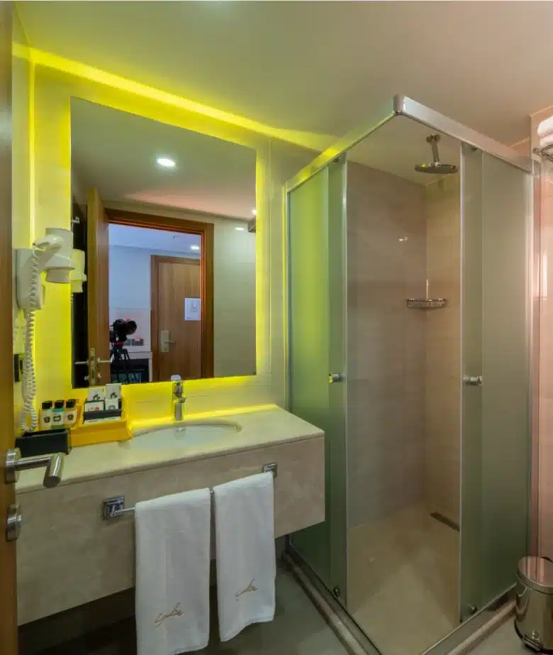 Jakuzili Balayı Odası